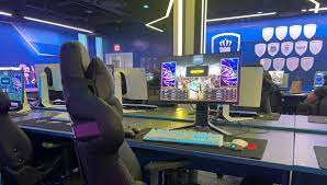 走进英雄联盟x STAFFONLY「膨胀玩家聚乐部」